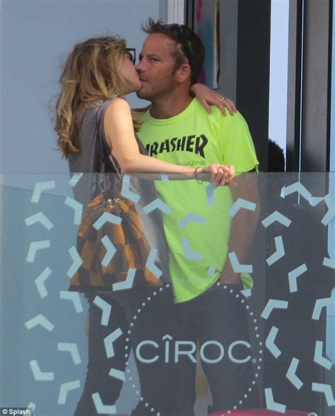 Stephen Dorff 40 Gets An Impromptu Kiss From Model Girlfriend