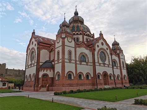 Architektura Synagogi Subotica W Stylu Art Nouveau W Subotica Serbia