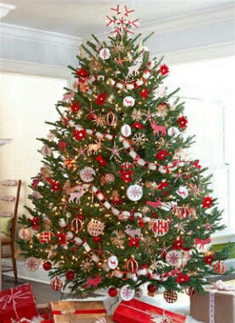 Pohon natal tidak akan berdiri sepanjang tahun. 15 Contoh gambar dekorasi pohon natal tercantik dan unik tahun 2020 - talitashare.com