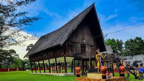 Explore Wisata Budaya Rumah Adat Betang Di Pasir Panjang Kalimantan Tengah