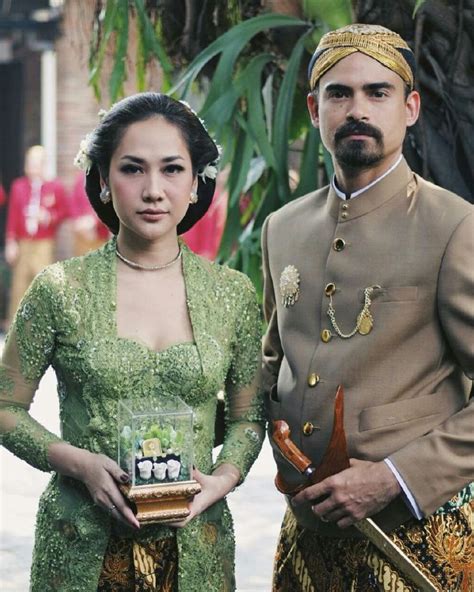 A Secretless Affair Does It For Celebrity Couple Ashraf Sinclair And Bunga Cinta Lestari New