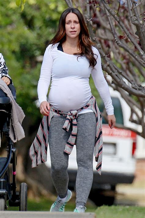 Pregnant Jennifer Love Hewitt Out And About In Los Angeles 04232015