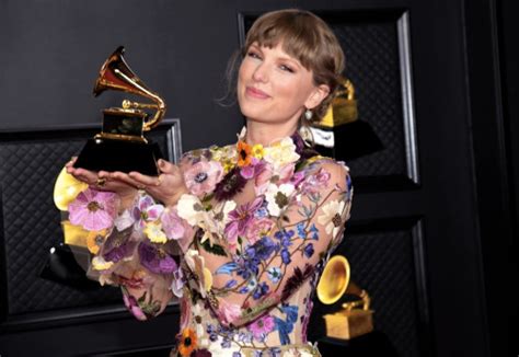 Taylorswiftdailytaylor Swift Becomes The First Woman To Win The Grammy