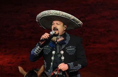 Pepe Aguilar Rinde Homenaje A Selena Quintanilla Y Vicente Fern Ndez En