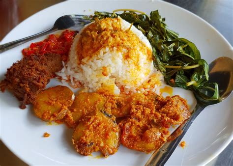 Ketika pergi ke daerah manapun, kita dengan mudah bisa menemukan restoran masakan padang atau rumah makan. Mak Ciak Masakan Padang, Kalibata - Lengkap: Menu terbaru, jam buka & no telepon, alamat dengan peta