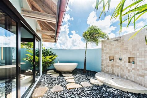 20 Refreshing Luxurious Outdoor Showers · Dwelling Decor