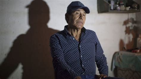 Rafael caro quintero (3 ekim 1952 doğumlu), 1970'lerin sonlarında miguel ángel félix gallardo ve diğer uyuşturucu kaçakçıları ile artık dağılmış olan guadalajara karteli'ni kuran meksikalı bir uyuşturucu lordu. Recompensa de $ 20 millones a quien entregue a Caro ...