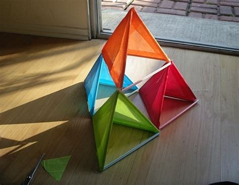 Easy Kitemaking How To Build A Pyramid Kite Kite Building Kite