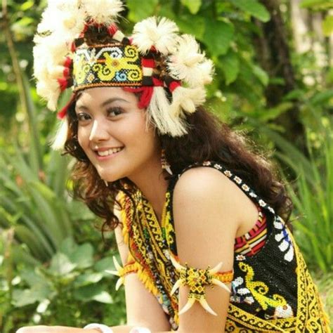 Beauty Girl Of Dayak Kenyah Indonesia Photography Indonesia Dayak Dayaks Kenyahistory