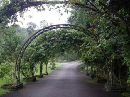 Shah alam (/ʃɑː ˈɑːləm/) is a city and the state capital of selangor, malaysia and situated within the petaling district and a small portion of the neighbouring klang district. Shah Alam Lake Garden - GoWhere Malaysia
