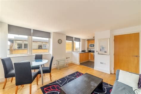 It is primarily a residential suburb, with good road links to johannesburg and sandton. 1 bedroom flat to rent in Canary Wharf - The Online ...