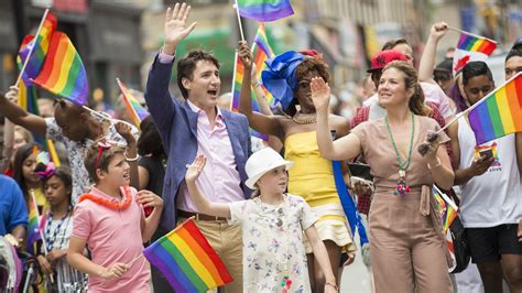 Video Canada Justin Trudeau Et Sa Famille Participent La Gay Pride