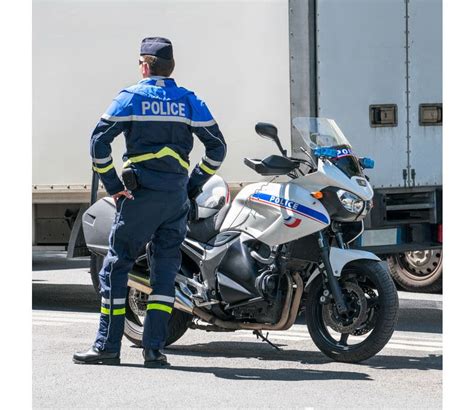 Combien Gagne Un Policier Au Luxembourg - Devenir Motard de la Police Nationale 2021 : salaire, formation