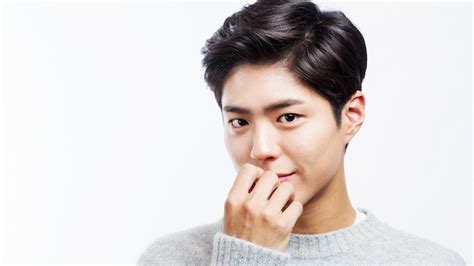 Park bo gum lifestyle 2020 kdrama girlfriend net worth military enlistment family house. Park Bo Gum Keeps His Cool While Answering Girlfriend ...
