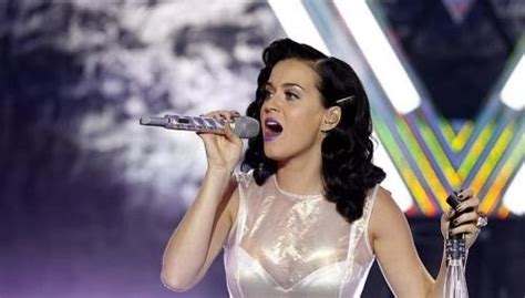 Chatter Busy Katy Perry Sings Acoustic Version Of Roar At 2014 Grammy Nominations Concert Video