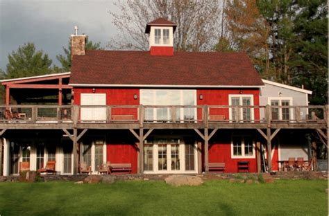 The ceremony took place outdoors. 7 Great Wedding Venues In The Catskills - Rustic Wedding Chic