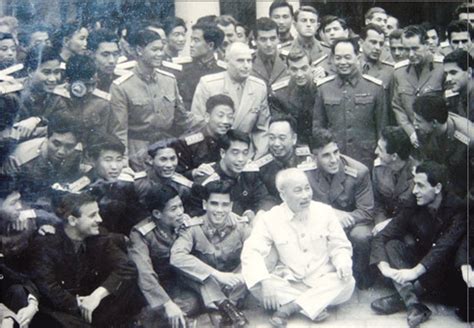 Võ nguyên giáp và hồ chí minh. Chủ tịch Hồ Chí Minh với tư tưởng "Quân đội ta phải là ...