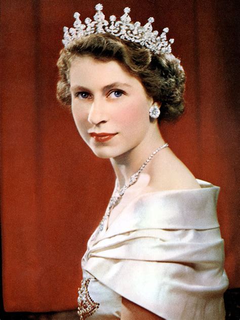 11,081 queen elizabeth ii portrait premium high res photos. Queen Elizabeth II congratulated on longest-ever reign ...