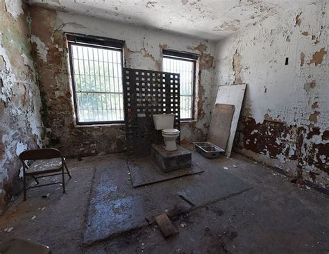 See Inside A 105 Year Old Abandoned Alabama Jail