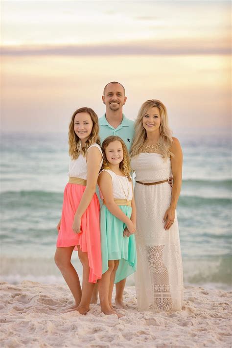 Incredible Family Photos On The Beach Ideas