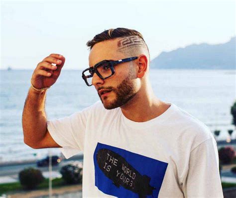 The latest tweets from @roccohunt Rocco Hunt: chi è? Età, altezza, carriera e vita privata