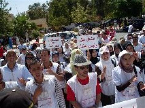 عودة معطلي الفقيه بن صالح للإحتجاج أمام عمالة الإقليم