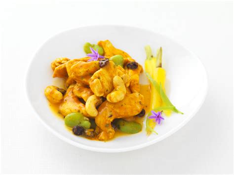 Le poulet tikka masala c'est une recette de curry qui a du lait de coco et de nombreuses épices. ÉMINCÉ POULET TIKKA MASSALA - Campagnes & Terroirs