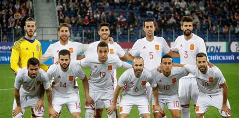 حققت منتخب إسبانيا أكبر فوز في تاريخها في بطولة أوروبا، بانتصار 5/0 على سلوفاكيا في مباراتها وتتكرر مباراة إسبانيا وكرواتيا للنسخة الثانية على التوالي بعدما واجه المنتخب الإسباني نظيره الكرواتي في يورو 2016 بدور المجموعات وانتهت حينها المواجهة 2/1 ل. إسبانيا تسعى لتاريخ جديد في كأس العالم 2018