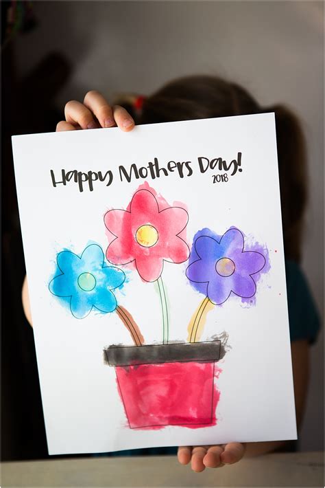 Feel like getting crafty with your little ones? Mothers Day Directed Drawing - FREE Printable - Sixth Bloom