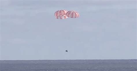 Splashdown Nasas Orion Space Capsule Completes Flawless Test Flight Collectspace