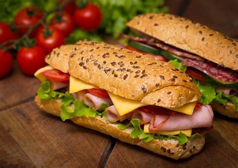 Sanduíches Os melhores do TudoGostoso Receitas de sanduíche Lanche gourmet e Sanduíches