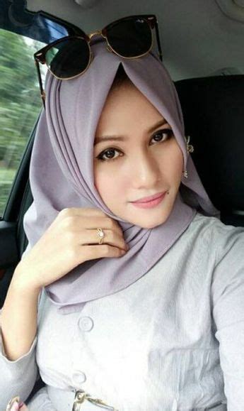 Wanita cantik muslimah indonesia memang terlihat cantik dengan berbagai busana muslimah. Muslim Cantik - Puspasari