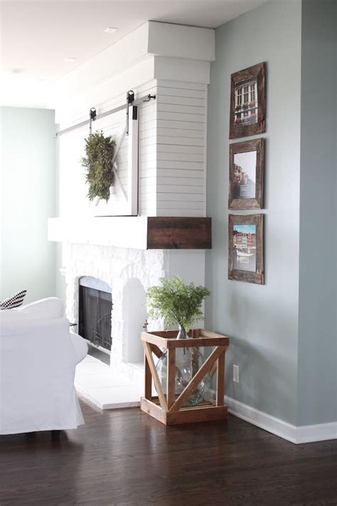 The selected color is usually the neutral colors. Farmhouse living room sherwin williams silver mist (With ...