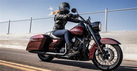 Heres What Makes The Harley Davidson Road King Special A Good Touring