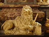 Broken Sword | Lion Statue, St. Vitus Cathedral | Alan Travers | Flickr