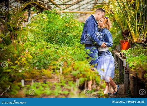 Couple Love Botanical Garden Stock Image Image Of Couples
