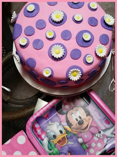 Daisy Duck And Minnie Mouse Theme D Baby Shower Cake Vanilla Cake With