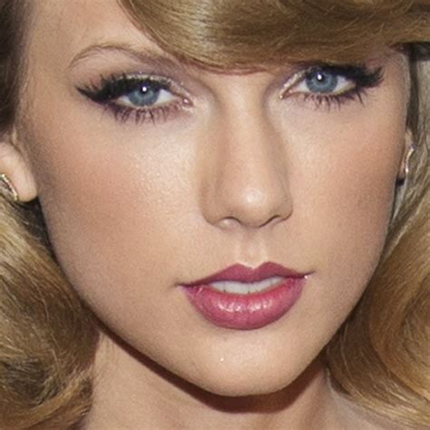 Taylor Swift Makeup Black Eyeshadow Gold Eyeshadow And Burgundy