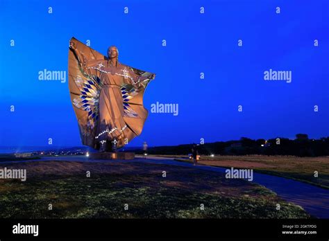 Dignity Of Earth And Sky Sculpture Hi Res Stock Photography And Images