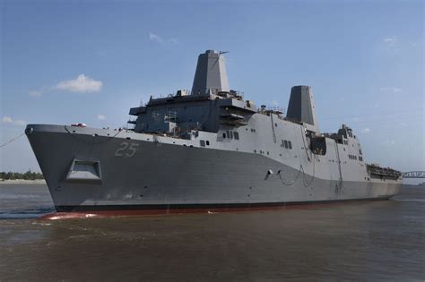 Huntington Ingalls Launches Lpd In Avondale The Future Uss Somerset