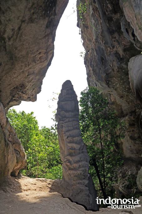 See batu cermin cave, meaning mirror rock. Batu Cermin Cave in Labuan Bajo City, East Nusa Tenggara ...