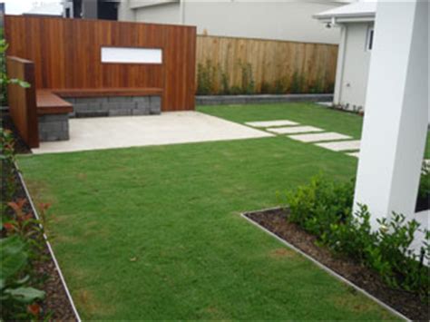 The best way to do this is with landscape edging, which gives your yard a crisp border. Aluminium garden edging - Project | ODS