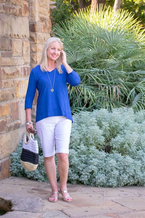 How To Wear Bermuda Shorts Great Shorts Style For Women Over 50 How To Wear Bermuda Shorts