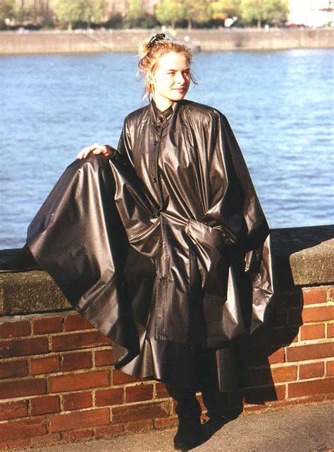 Black Rubber Belle Cape Rain Wear Raincoats For Women