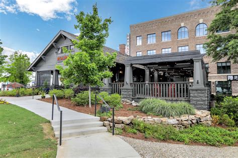 Explore Downtown Alpharetta, Georgia | Neighborhood Guide | North