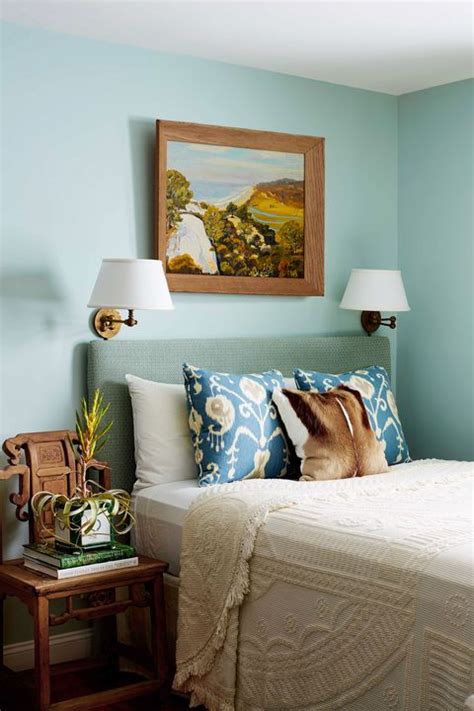 25 Dreamy Guest Bedroom Ideas And Essentials