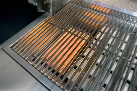 Le bbq wolf 36″ détient les mêmes propriétés que le 30″ mais vous disposerez d'une plus grande surface de cuisson. Wolf Outdoor Grill BBQ with Cart - OG36 - Appliance Buyer ...