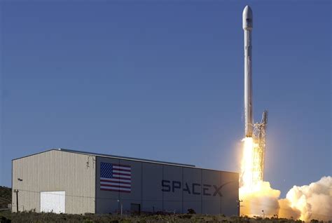 Spacex Rocket Explodes After Launch Defencetalk