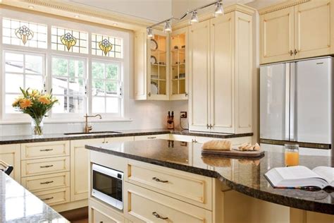 According the houzz 2018 kitchen trends study, of the 60 per cent of homeowners who renovated the layout of their kitchen this year, the top new kitchen styles were contemporary kitchen design (29 per cent) and modern kitchen design (26 per cent). Country Kitchen Designs | Rustic Style Kitchens | Farmers Doors