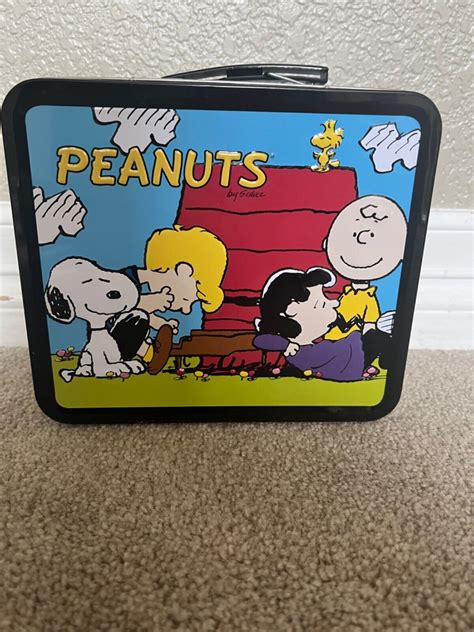Loungefly Metal Lunch Box Snoopy Charlie Brown Linus Lucy Peanuts 2011
